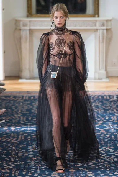 Look 60